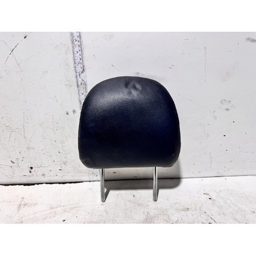 Toyota Kluger Right Front Head Rest GSU45 05/2007-02/2014