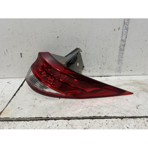 Toyota Estima Right Taillight XR50 09-19