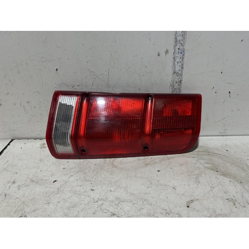 Land Rover Discovery Right Taillight L318 02/99 - 09/02