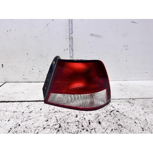 Hyundai Accent Right Tail Light LC 06/2000-02/2003