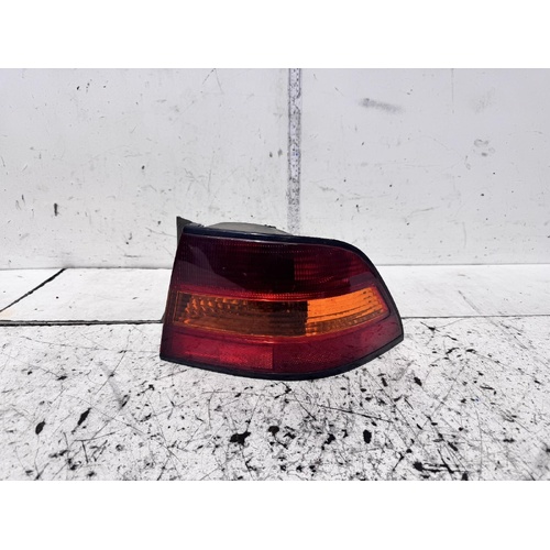 Lexus ES300 Right Tail Light MCV20 10/1996-08/1999