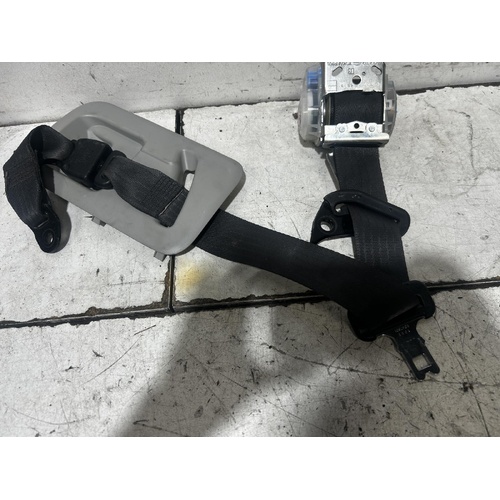 Toyota Tarago Centre 3rd Row Seatbelt ACR50 01/2006-03/2012