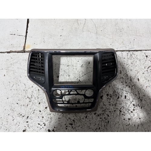 Jeep Grand Cherokee Head Unit / Heater Controls Fascia WK 10/2010-02/2022