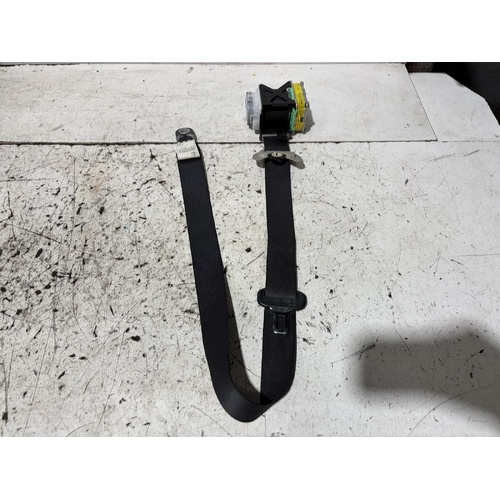 Toyota Corolla Left Hand Front Seatbelt ZRE152R 03/07 - 12/13