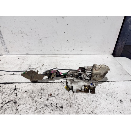 Nissan Navara Right Rear Door Lock Mechanism D22 04/1997-08/2015