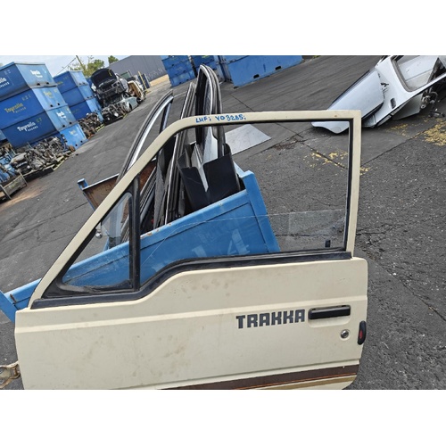 Toyota Hiace Left Front Door 1/4 Glass YH63 02/1983-10/1989