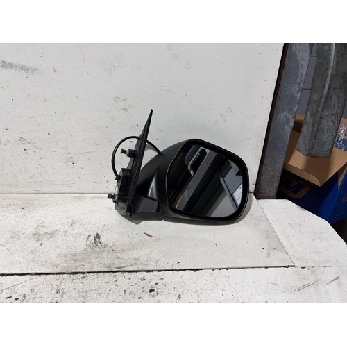 YYM Mirror Brand Right Door Mirror to suit Toyota Hiace TRH/KDH### 01/05-01/14