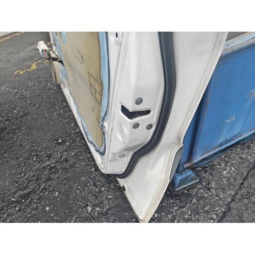 Toyota RAV4 Right Front Door Lock Mechanism ACA23 07/2000-10/2005