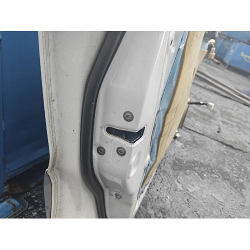 Toyota RAV4 Left Front Door Lock Mechanism ACA23 07/2000-10/2005