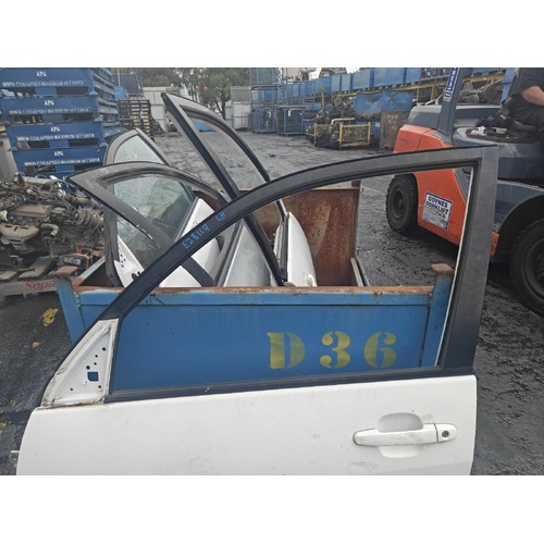 Toyota RAV4 Left Front Door Glass ACA23 07/2000-10/2005