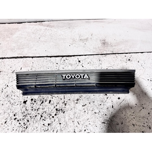 Toyota Camry Grille SV21 03/1987-09/1989