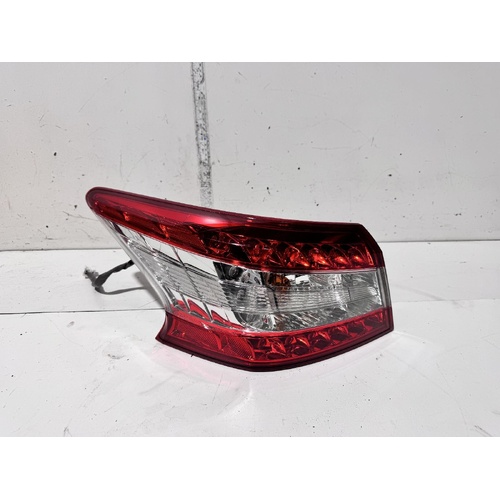 Nissan Pulsar Left Tail Light B17 12/2012-12/2017