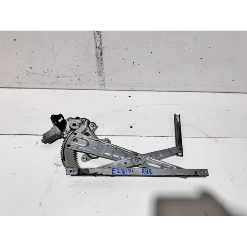 Nissan Pulsar Right Rear Door Window Regulator B17 12/2012-12/2017