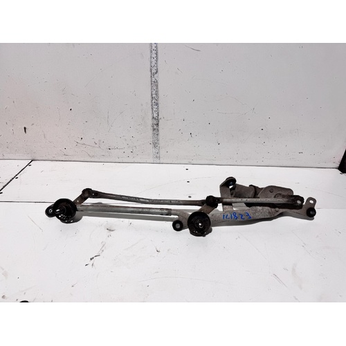 Nissan Pulsar Front Wiper Assembly B17 12/2012-12/2017