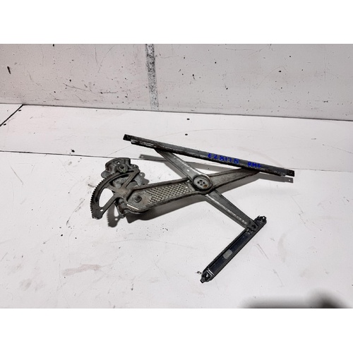 Toyota Corolla Right Front Door Window Regulator ZZE122 12/2001-06/2007