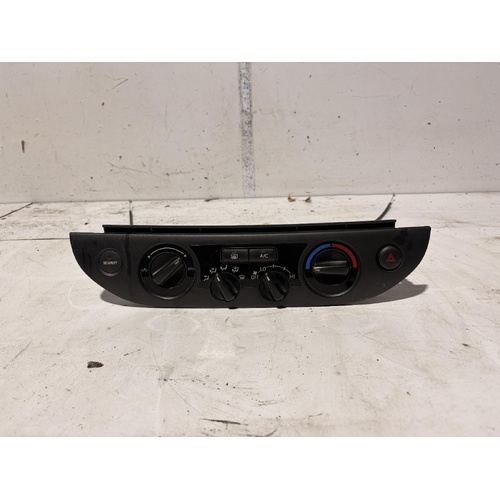 Toyota Camry Heater Controls ACV36 08/2002-05/2006