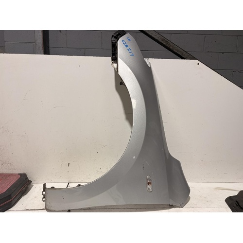 Hyundai I30 Left Guard Indicator Type FD 09/2007-04/2012 