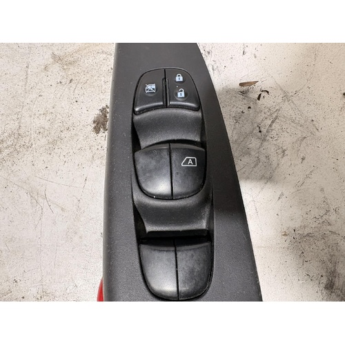 Nissan Pulsar Right Front Master Window Switch B17 C12 05/2013-12/2016