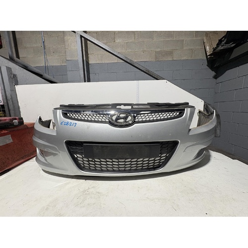 Hyundai i30 Front Bumper Bar Hatchback Paint: 2R FD 09/2007-04/2012