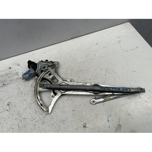 Toyota Hilux Right Door Window Regulator TGN16 03/2005-08/2015