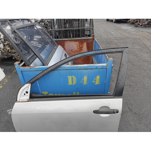 Toyota Corolla Left Front Door Glass ZZE122 12/2001-06/2007