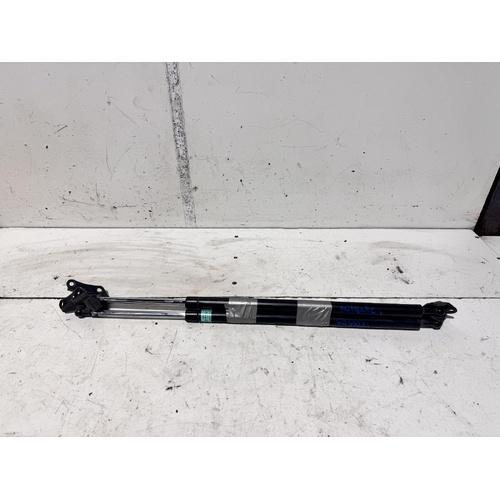 Toyota Hiace Tailgate Struts TRH201 01/2005-04/2019