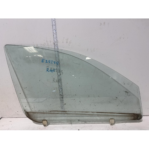 Mitsubishi Outlander Right Front Window Glass ZG 11/2006-10/2012