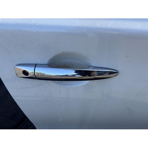 Nissan Pulsar Right Front Outer Door Handle B17 12/2012-12/2017