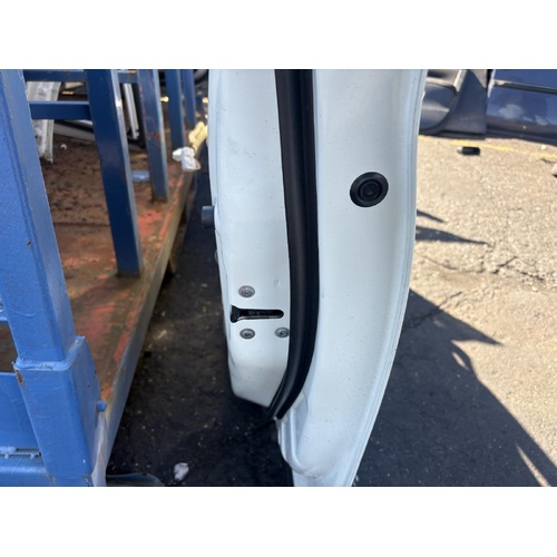 Nissan Pulsar Right Front Door Lock Mechanism B17 12/2012-12/2017