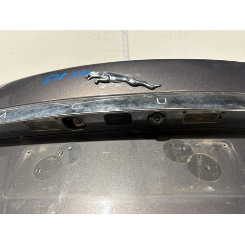Jaguar XF Centre Bootlid Garnish X250 06/2008-05/2015