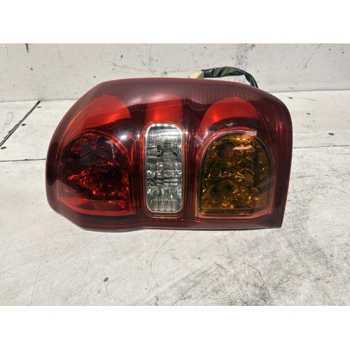 Toyota RAV4 Right Headlight ACA23R 07/2003-10/2005 