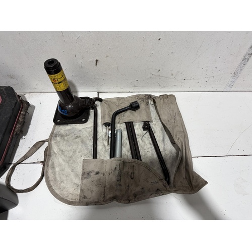 Toyota Prado Bottle Jack / Tool Kit VZJ95 007/1996-01/2003