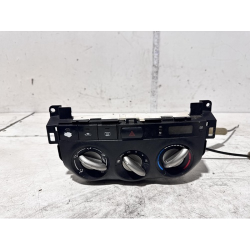 Toyota RAV4 Heater Controls ACA23 07/2003-10/2005