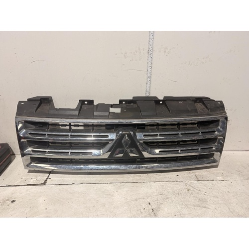 Mitsubishi Pajero Grille NS 08/2006-09/2011 