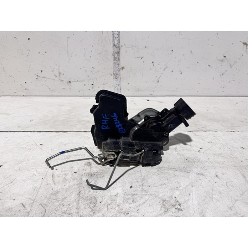 Toyota Camry Right Front Door Lock Mechanism MCV20 08/1997-08/2002