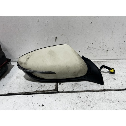 Kia Cerato Mirror Right Door Sedan Hatch Manual Fold YD 04/2013-02/2016