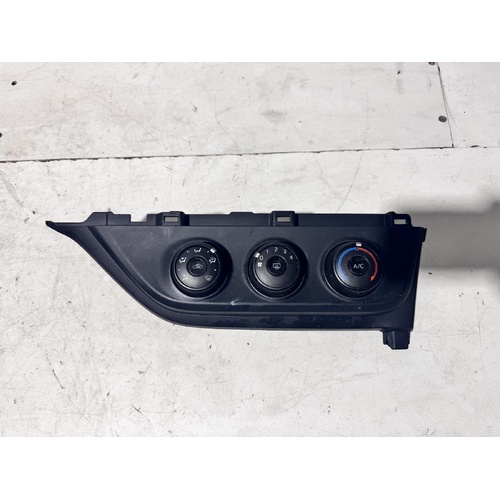 Toyota Corolla Heater Controls ZRE172 12/2013-06/2019
