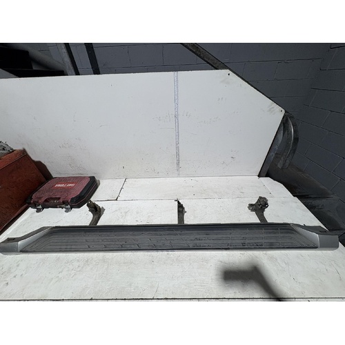 Mitsubishi Pajero Left Side Step NT 08/2006-04/2021