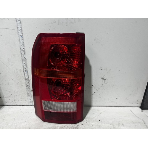 Land Rover Discovery Left Taillight L319 04/2006-04/2009
