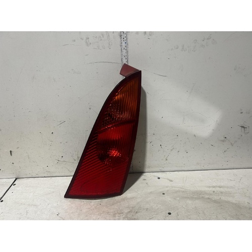 Ford Focus Right Taillight In Body 01/2001-06/2005
