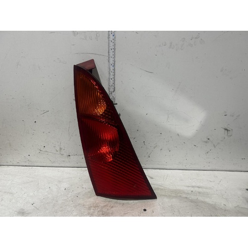 Ford Focus Left Taillight In Body 01/2001-06/2005