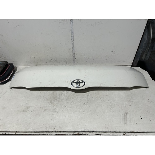 Toyota Hiace Bonnet KDH201 01/2005-04/2019
