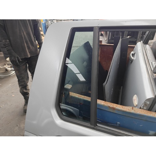 Land Rover Discovery Right Rear Door 1/4 Glass L319 02/2005-09/2009