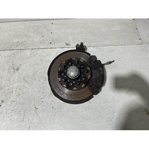 Mitsubishi L300 Left Front Hub Assembly SJ 10/1986-12/2013