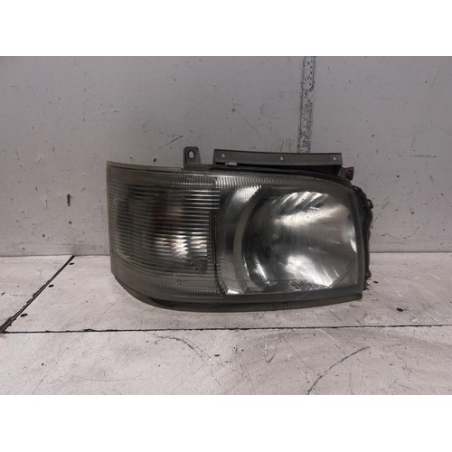 Toytota Hiace Right Headlight TRH/KDH 01/2005-08/2010