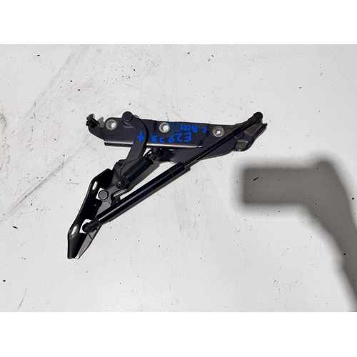 Jaguar XF Left Bootlid Hinge / Strut X250 06/2008-05/2015