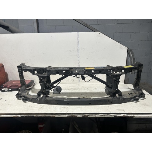 Land Rover Discovery Radiator Support L319 02/2005-09/2009