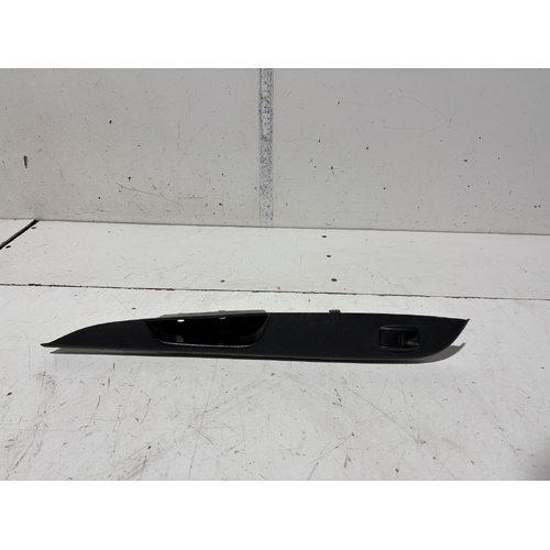 Toyota Hiace Left Front Window Switch TRH201 01/2005-04/2019