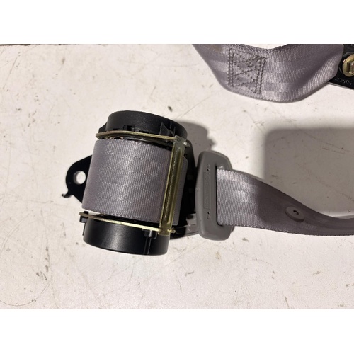 Toyota Camry Centre Rear Seatbelt 08/2002-05/2006