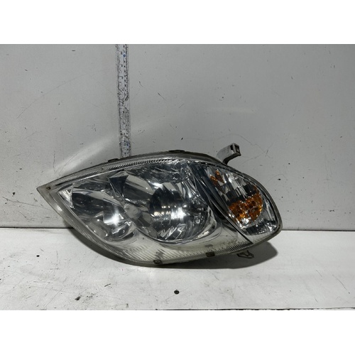 Toyota Corolla Right Headlight ZZE122  12/2001-12/2004